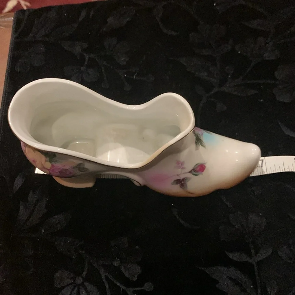 Beautiful vintage shoe with flowers 7 inches - Picture 4 of 8